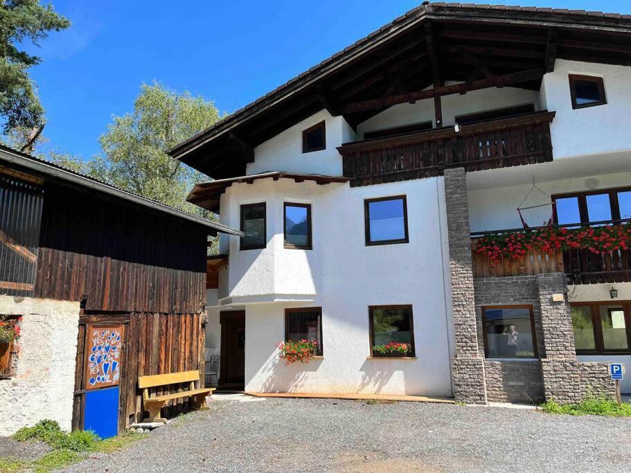 Haus Alberto - Haus Mit 2 Ferienwohnungen Ötztal-Bahnhof Eksteriør billede